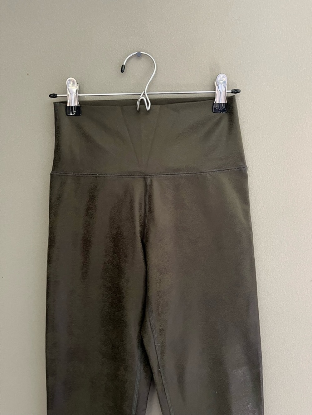 OFFLINE By Aerie The Hugger Crossover High Waisted Crackle Legging Small Short - Picture 3 of 8